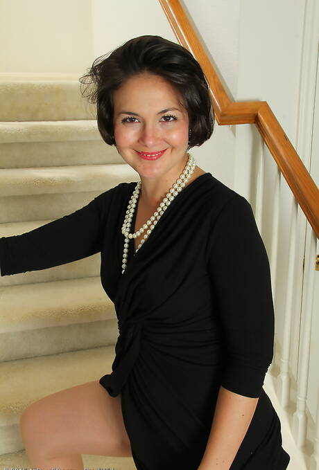 All Over 30 are proud to present you with a free photos featuring Carlita Johnson xxx gallery 68679