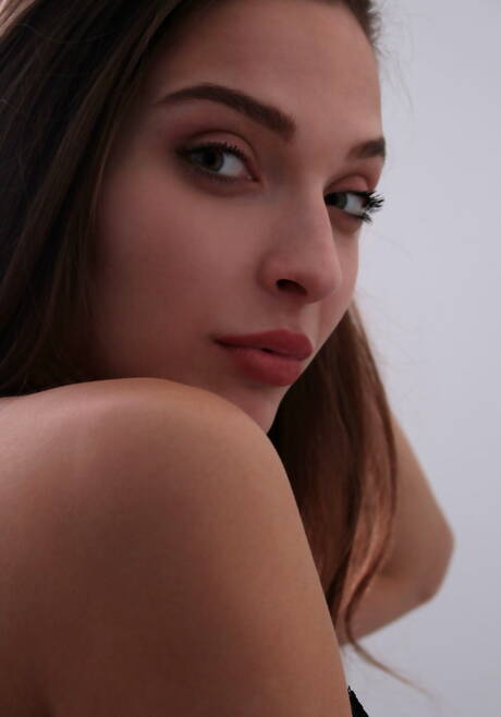 Met Art are pleased to offer you a free pictures featuring Santa demonstrating perfect shape